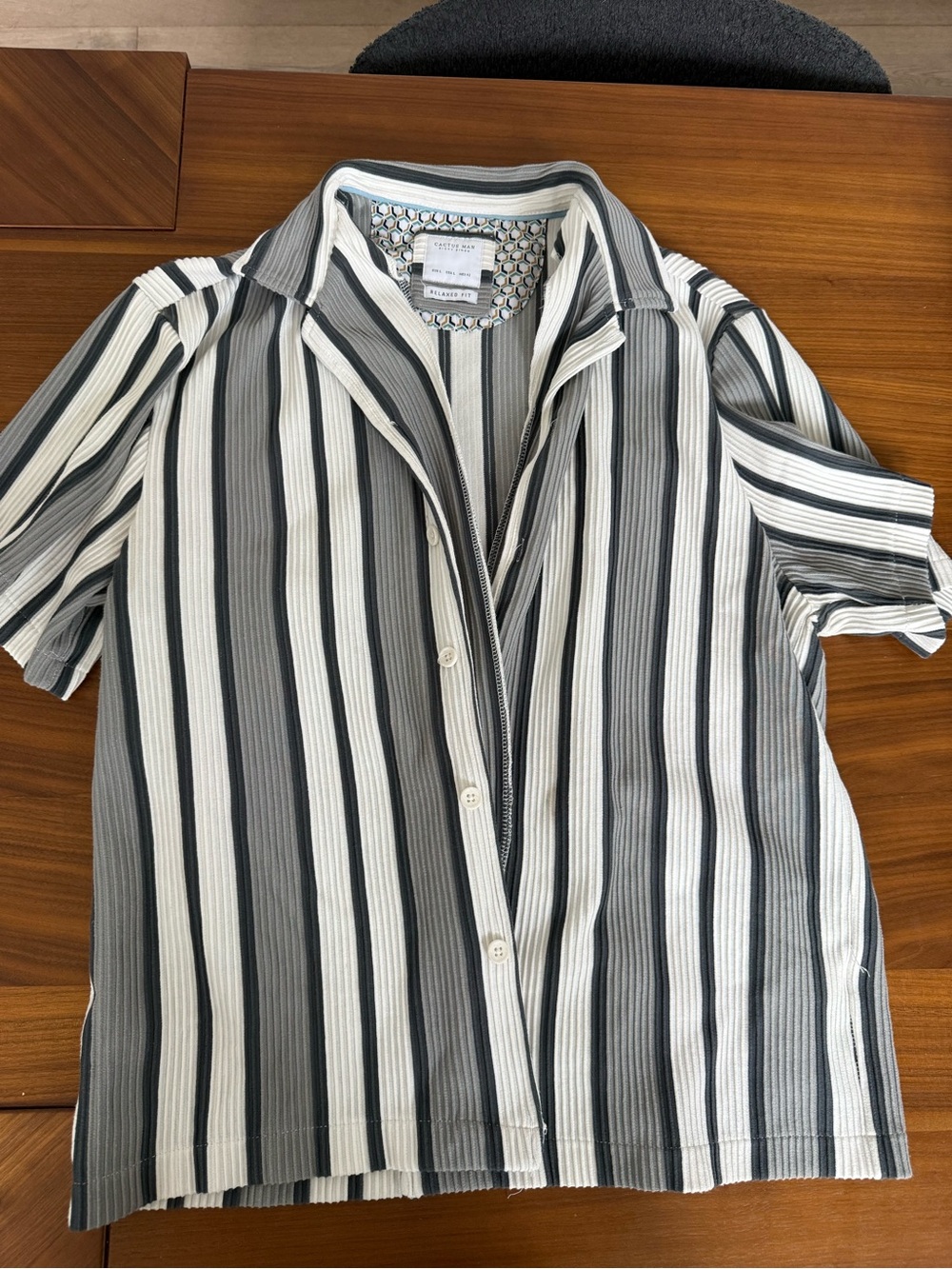 Men's Short-Sleeve Vertical Stripe Button-Down Shirt - Black & White